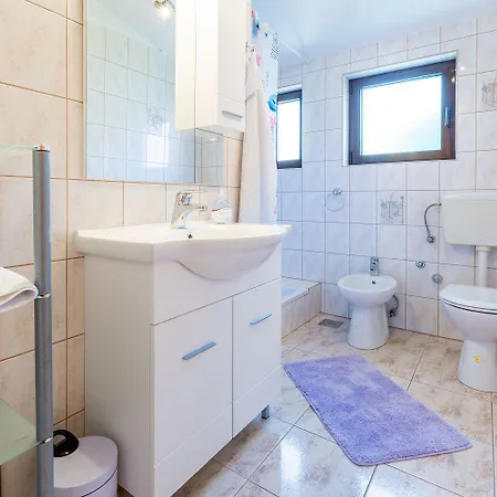 Helles Nur 650 Meter Zum Mit Herrlichem Meerblick, Privatem Balkon, Waschmaschine Appartement Dramalj
