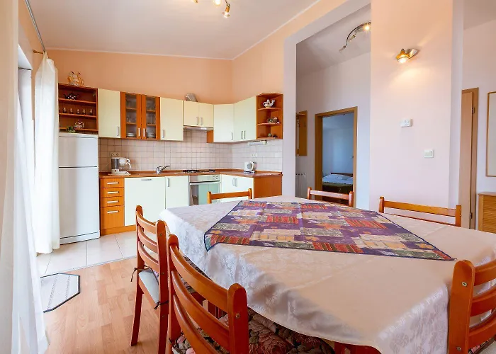 Helles Nur 650 Meter Zum Mit Herrlichem Meerblick, Privatem Balkon, Waschmaschine Dramalj